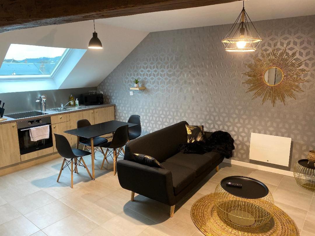 Appartement Chaleureux Wifi Et Parking Gratuit Givet Exterior photo