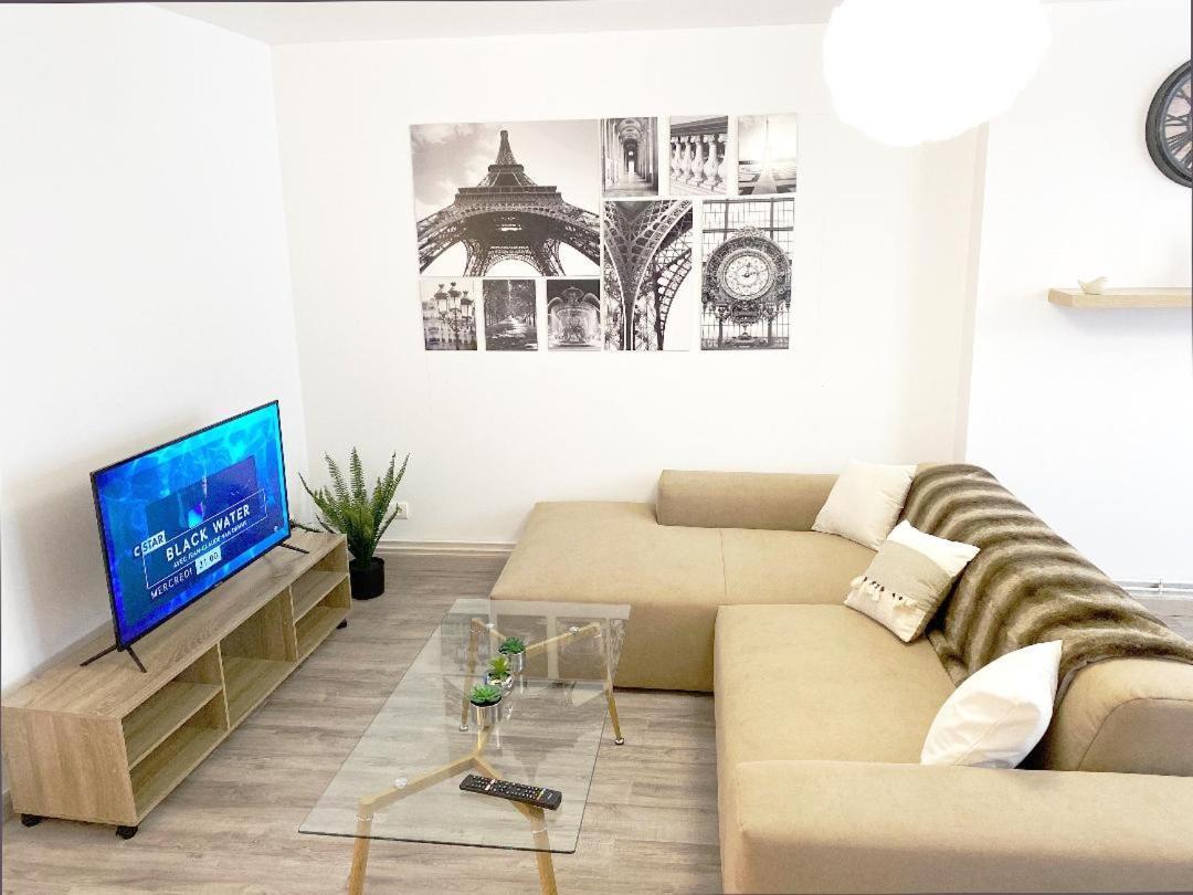 Appartement Chaleureux Wifi Et Parking Gratuit Givet Exterior photo