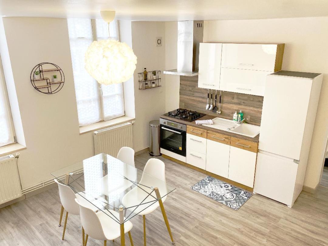 Appartement Chaleureux Wifi Et Parking Gratuit Givet Exterior photo