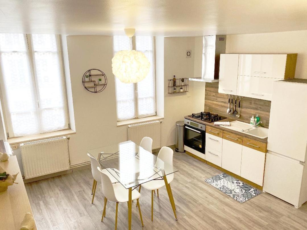 Appartement Chaleureux Wifi Et Parking Gratuit Givet Exterior photo