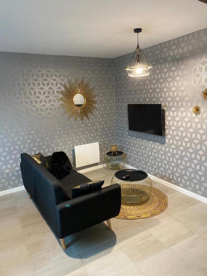 Appartement Chaleureux Wifi Et Parking Gratuit Givet Exterior photo